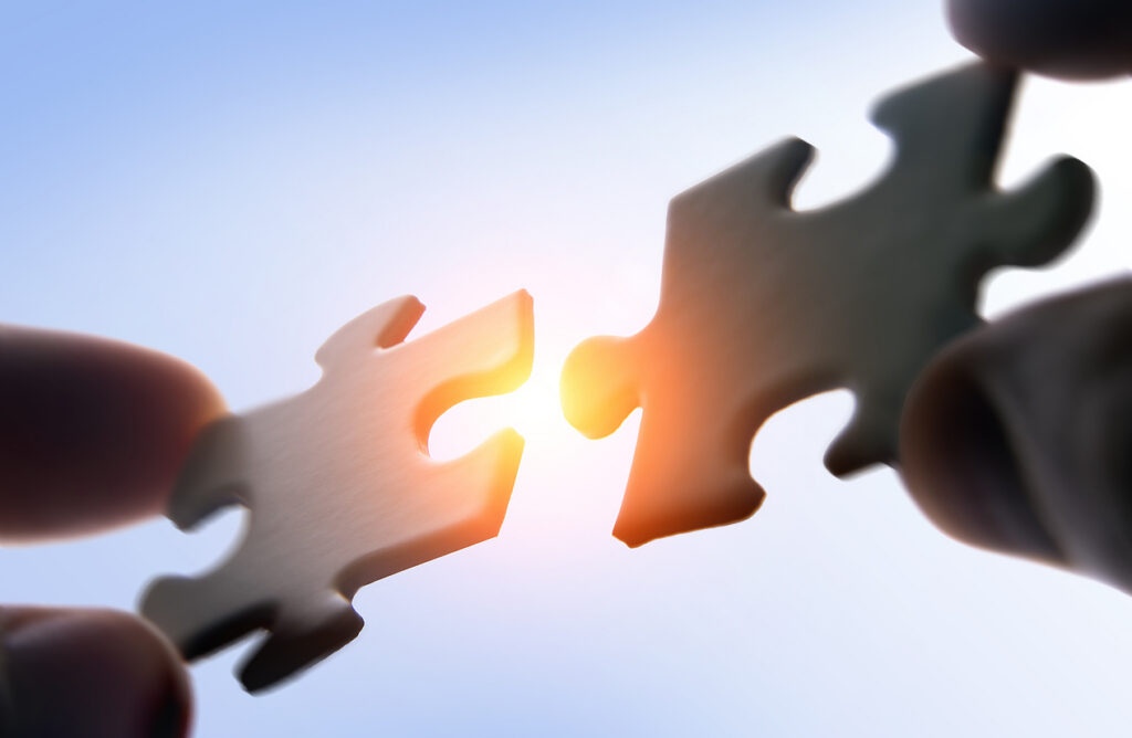 Een iPaas is een integratie platform en dit is een afbeelding die twee puzzelstukjes met elkaar koppelt.